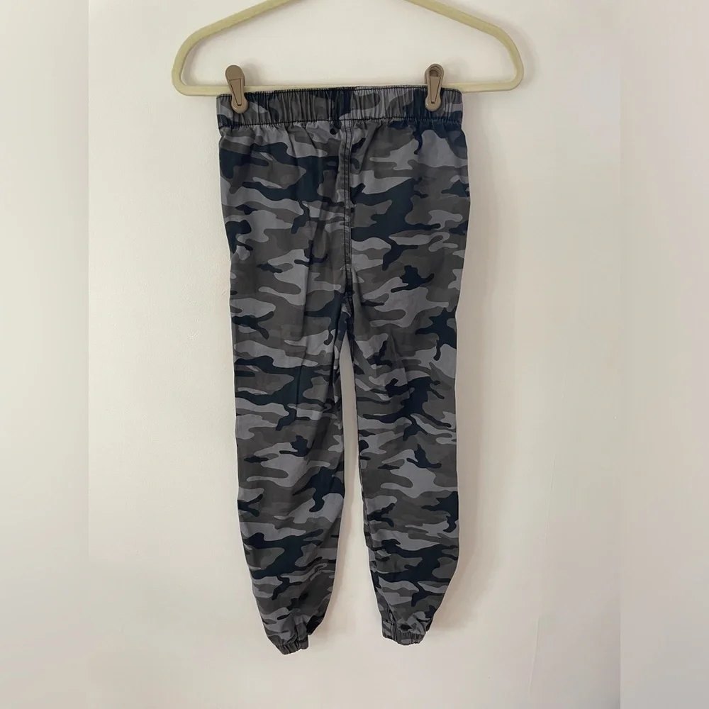 GAP kids black camo size Large (10-11)  joggers - Picture 6 of 7